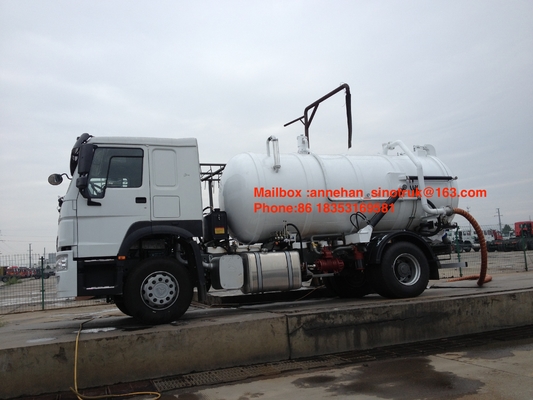 SINOTRUK HOWOの下水の吸引のトラック10000L-15000L 4X2 6は廃液のトラックを動かします