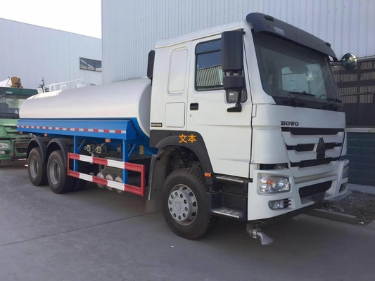 6 x 4 Sinotruk Howo7のスプレー システムが付いている20000L 371hpの給水車