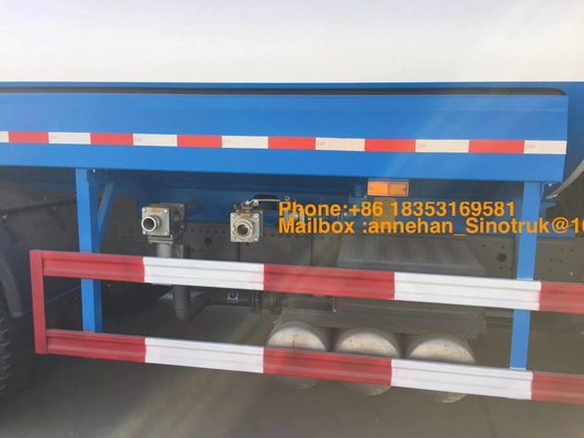 6 x 4 Sinotruk Howo7のスプレー システムが付いている20000L 371hpの給水車