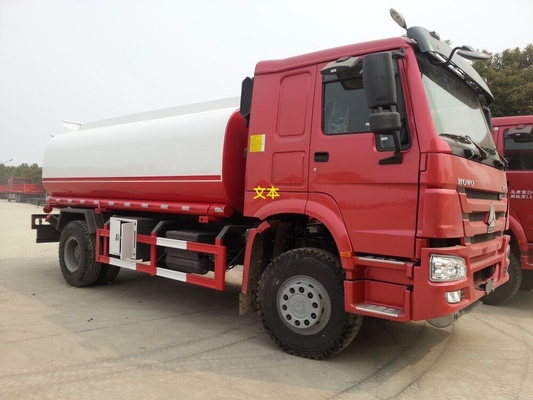 Sinotruk Howo7の軽いガソリン タンクのトラック5-6 CBM 4X2 LHDのヨーロッパの140HP燃料タンクのトレーラー