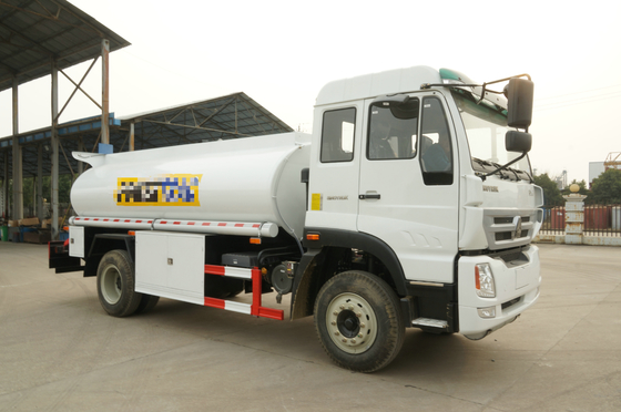Sinotruk Howo7の軽いガソリン タンクのトラック5-6 CBM 4X2 LHDのヨーロッパの140HP燃料タンクのトレーラー