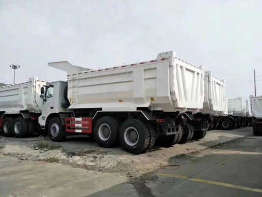 6x4 70炭鉱のダンプ トラックのSinotruck Howoの頑丈なダンプカー トラック