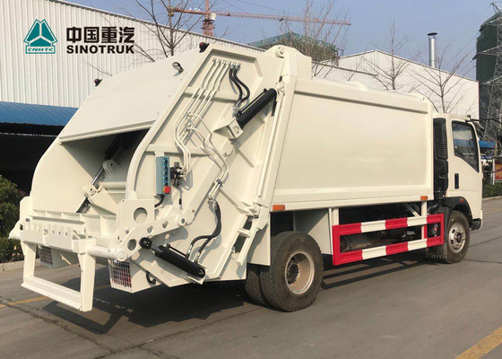 Sinotruk Howo 4x2のコンパクトのごみ収集車のユーロ眠る人のない3 120hp 9cbm