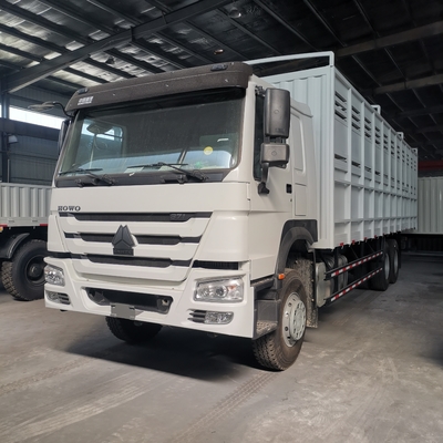 白いSINOTRUK HOWO 6X4の重い貨物トラックのユーロIIのエミッション規格