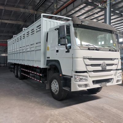白いSINOTRUK HOWO 6X4の重い貨物トラックのユーロIIのエミッション規格