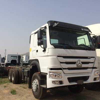 白いSINOTRUK HOWO 6X4の重い貨物トラックのユーロIIのエミッション規格