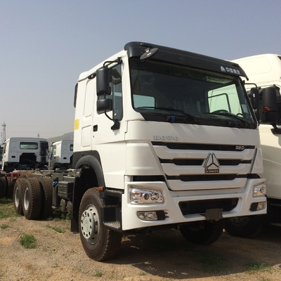 SINOTRUK HOWO 6X4の重い貨物トラックの低いベッド290HPのHF7/HF9フロント・アクスル40トン