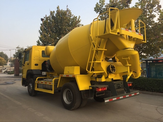 CCCは6つCBMに荷を積んでいる低燃費のSinotruk Jowo 4x2の自己を小型トラックミキサのトラック渡した