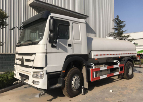 Sinotruk Howo 4x2 6x4 10000L水スプレーのトラック