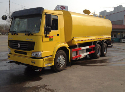 スプレー システムが付いている30000L Sinotruk Howo7の給水車
