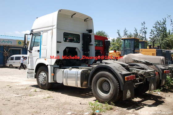Sinotruk Howo 4x2のトラクターの頭部の索引車のトラック