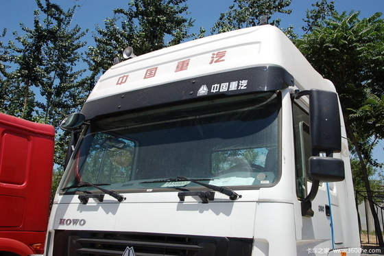 Sinotruk Howo 4x2のトラクターの頭部の索引車のトラック