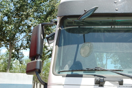 Sinotruk Howo 4x2のトラクターの頭部の索引車のトラック