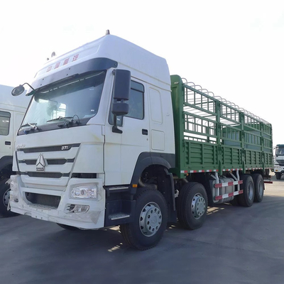 手動8x4 Sinotruk Howoの貨物トラック60トンのLHD