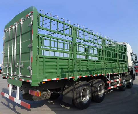 手動8x4 Sinotruk Howoの貨物トラック60トンのLHD