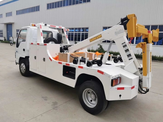 ISUZU手動変速機の高い作業能率の市道の救助のための軽いレッカー車のレッカー車5トンの