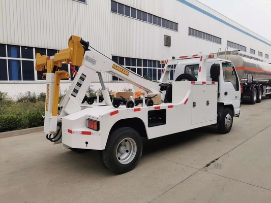ISUZU手動変速機の高い作業能率の市道の救助のための軽いレッカー車のレッカー車5トンの