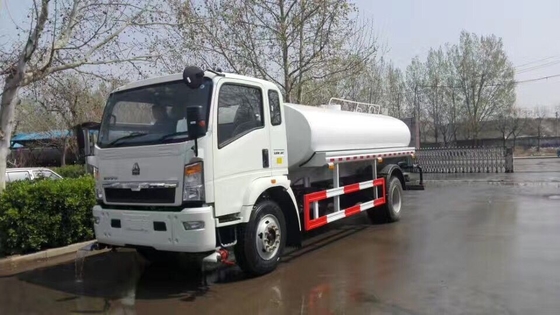Sinotrukライト モデル8000L給水車4x2のユーロ3の放出