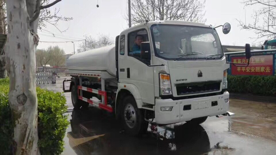 Sinotrukライト モデル8000L給水車4x2のユーロ3の放出