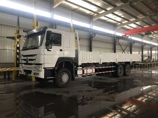白いSINOTRUK HOWO 6X4の重い貨物トラックのユーロIIのエミッション規格