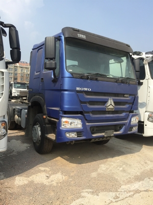 青いSinotruk Howo 371の索引車のトラックのトレーラー トラックのトラックZZ4257N3241W