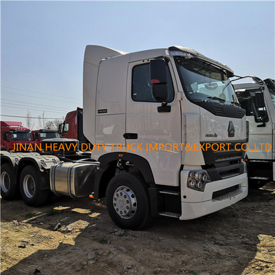 白いSinotruk A7 6x4の索引車のトラックのHowo 6x4のトラクターのトラック