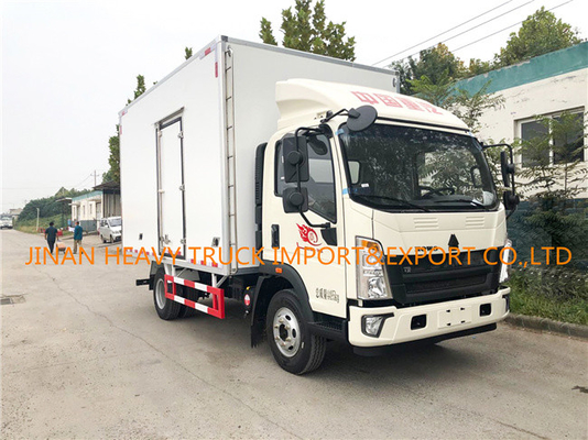 SINOTRUK HOWO 4x2の軽量コマーシャルは電気貨物をトラックで運ぶ