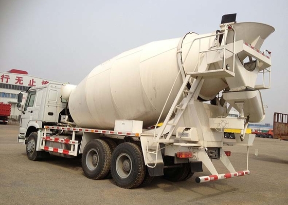 Sinotruk HOWOのトラックミキサのトラック8cbm 6X4の混合機の具体的なセメント