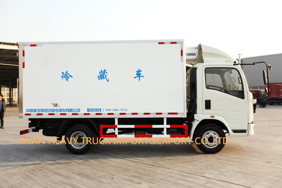 Howo 4X2の軽量冷蔵トラック60000kg 5トンの7トン