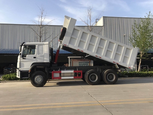 SINOTRUK Howo 6x4 3の車軸ダンプ トラック頑丈なダンプ トラックのダンプカー トラックに荷を積む30トン