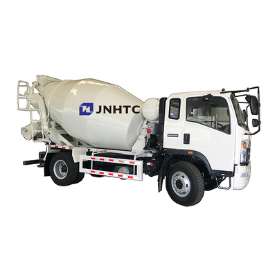 Sinotruk HOWOライト トラックミキサのトラック4x2 4立方メートル