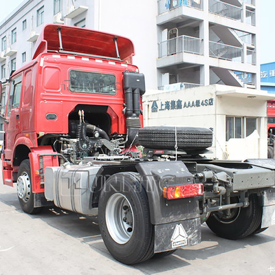 Sinotruk Howo 400Lのタンカーのディーゼル トラクターのトラック4x2 102km/h