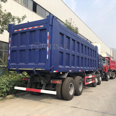 SINOTRUK HOWO 12の荷車引きの8x4 3cbm 371hpに荷を積んでいる頑丈なダンプ トラックの自己