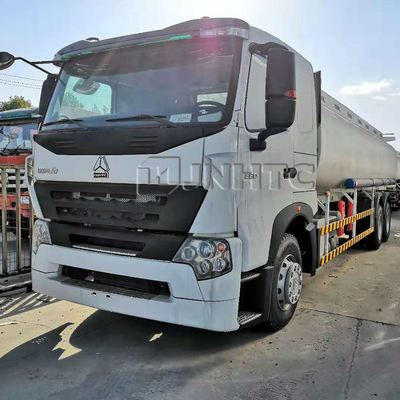 Sinotruk HOWO A7 371hpの石油燃料のタンクローリーEuro2 Euro3 25000L 6x4