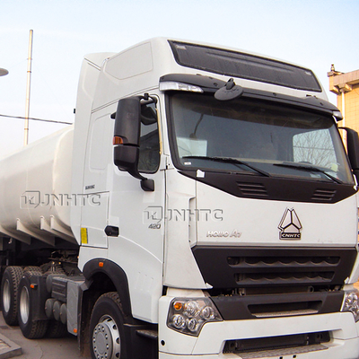 Sinotruk HOWO A7 371hpの石油燃料のタンクローリーEuro2 Euro3 25000L 6x4