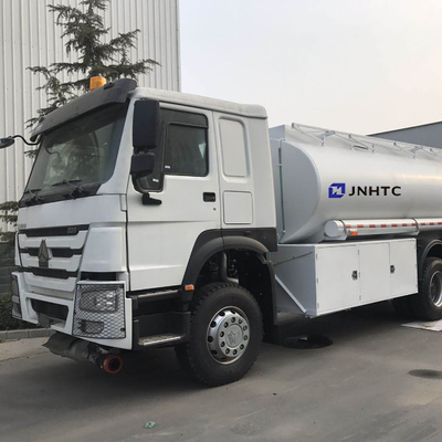 Sinotruk HOWO 371hpの石油燃料のタンカーのトレーラーEuro2 Euro3 25000L 6x4