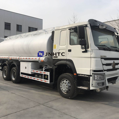 Sinotruk HOWO 371hpの石油燃料のタンカーのトレーラーEuro2 Euro3 25000L 6x4