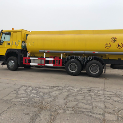 Sinotruk HOWO 371hpの石油燃料のタンカーのトレーラーEuro2 Euro3 25000L 6x4