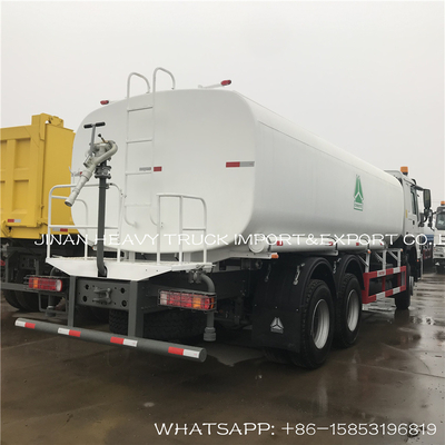 フィリピンの市場のためのSINOTRUK HOWO 20CBM水スプリンクラーのトラック