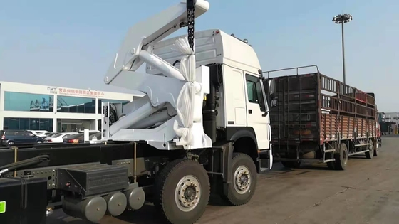 Xcmg 37tの側面の上昇クレーンMqh37aが付いているSinotruk Howo 8x4のトラックによって取付けられるクレーン