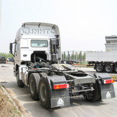 タンザニアのSinotruk HOWOのトラクターの頭部6x4 RHDのトレーラー トラックのトラック