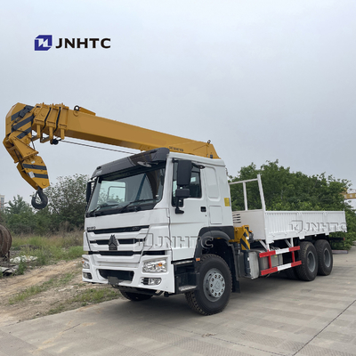 Sinotruk Howo 6x4 10の望遠鏡のトラックはクレーンまっすぐな腕の貨物トラック クレーンを取付けた