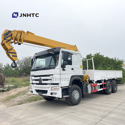 Sinotruk Howo 6x4 10の望遠鏡のトラックはクレーンまっすぐな腕の貨物トラック クレーンを取付けた