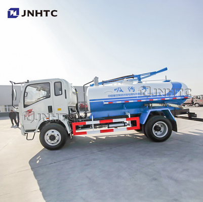 SINO HOWO 4x2 6は小さい真空の下水の吸引のトラック3000L 5000L 6000Lにタイヤをつける