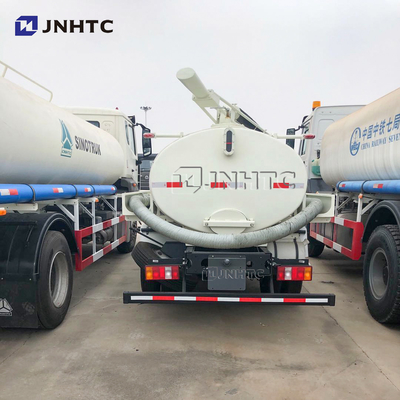 SINO HOWO 4x2 6は小さい真空の下水の吸引のトラック3000L 5000L 6000Lにタイヤをつける