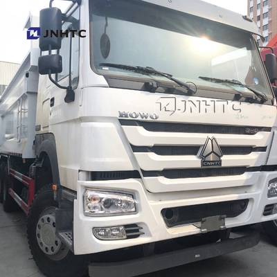 Sinotruk HOWO 6x4 10は頑丈なダンプ トラック30t 18Cubic 380hpを動かす