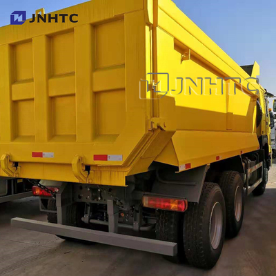 Sinotruk HOWO 6x4の頑丈なダンプ トラックの石は10車輪30のトン20Cubic 420hpを紙やすりで磨く