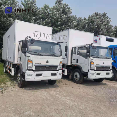 Sinotruk HOWO Euro2の冷蔵庫の冷凍庫のワクチン接種のトラック ライト5トンの4x2 6の車輪