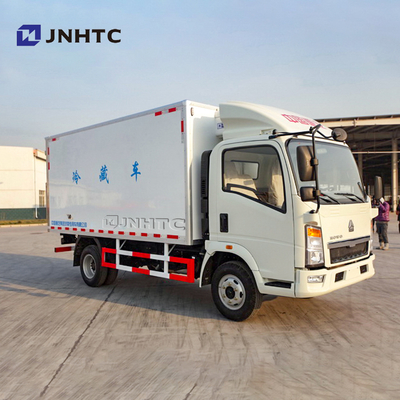Sinotruk HOWO 4X2 5tの軽量冷蔵トラックの右手の運転