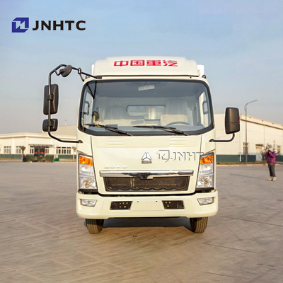 Sinotruk HOWO 4X2 5tの軽量冷蔵トラックの右手の運転